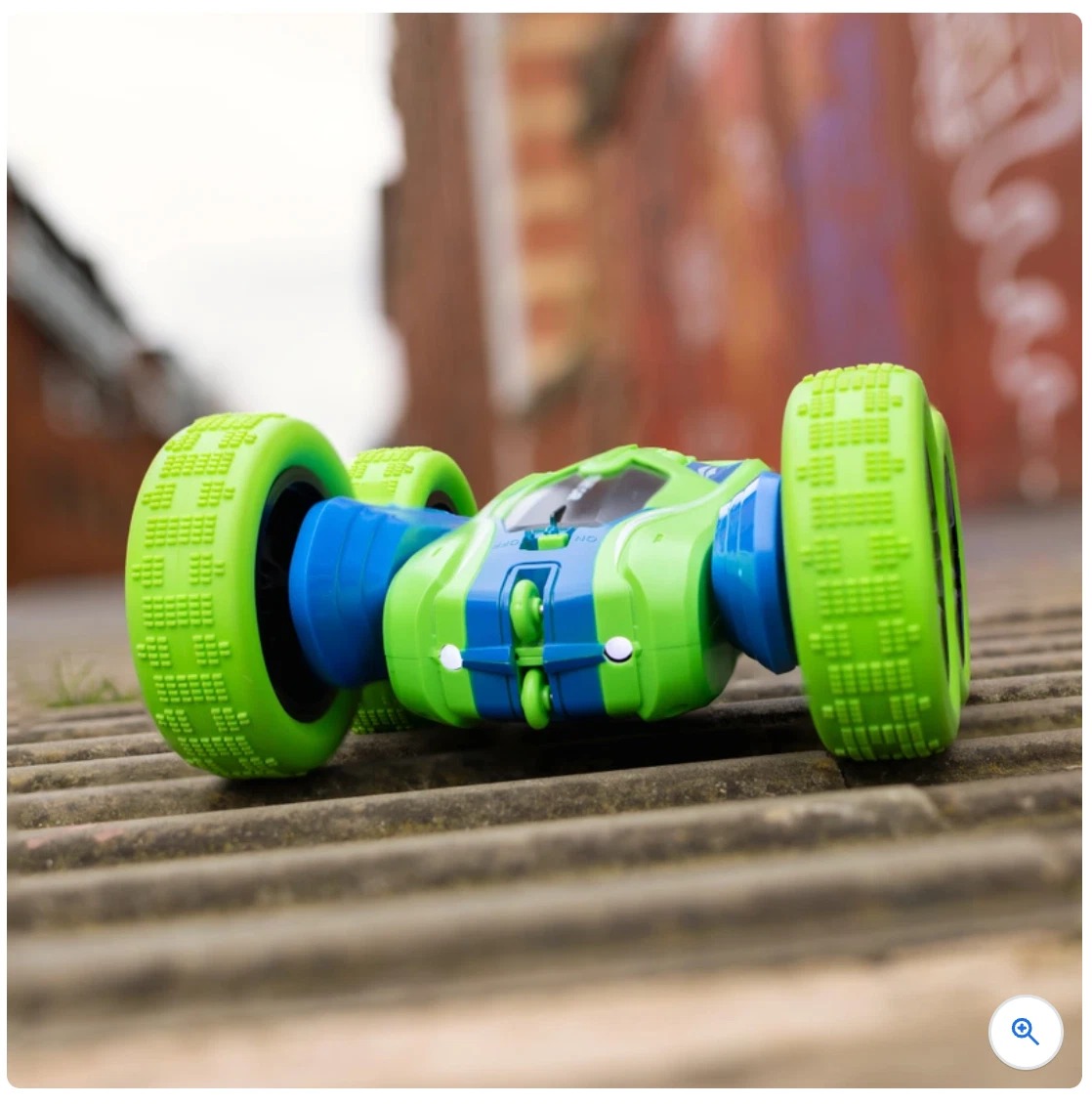 Spin n' Stunt RC Car 1:24 | 360° Stunt Remote Control Car with LED Lights - Image 7