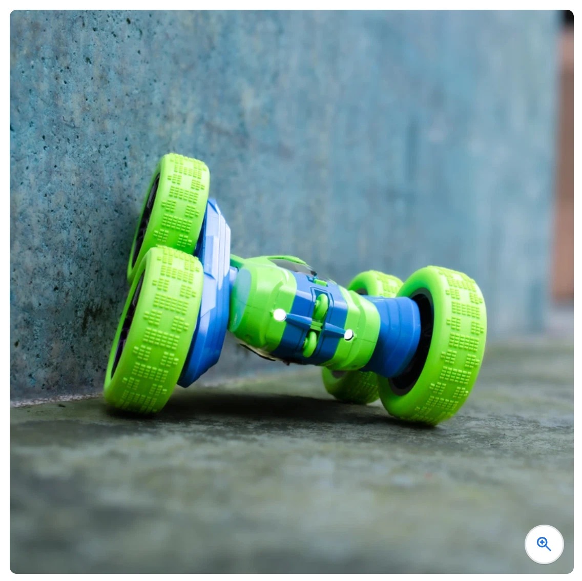 Spin n' Stunt RC Car 1:24 | 360° Stunt Remote Control Car with LED Lights - Image 2